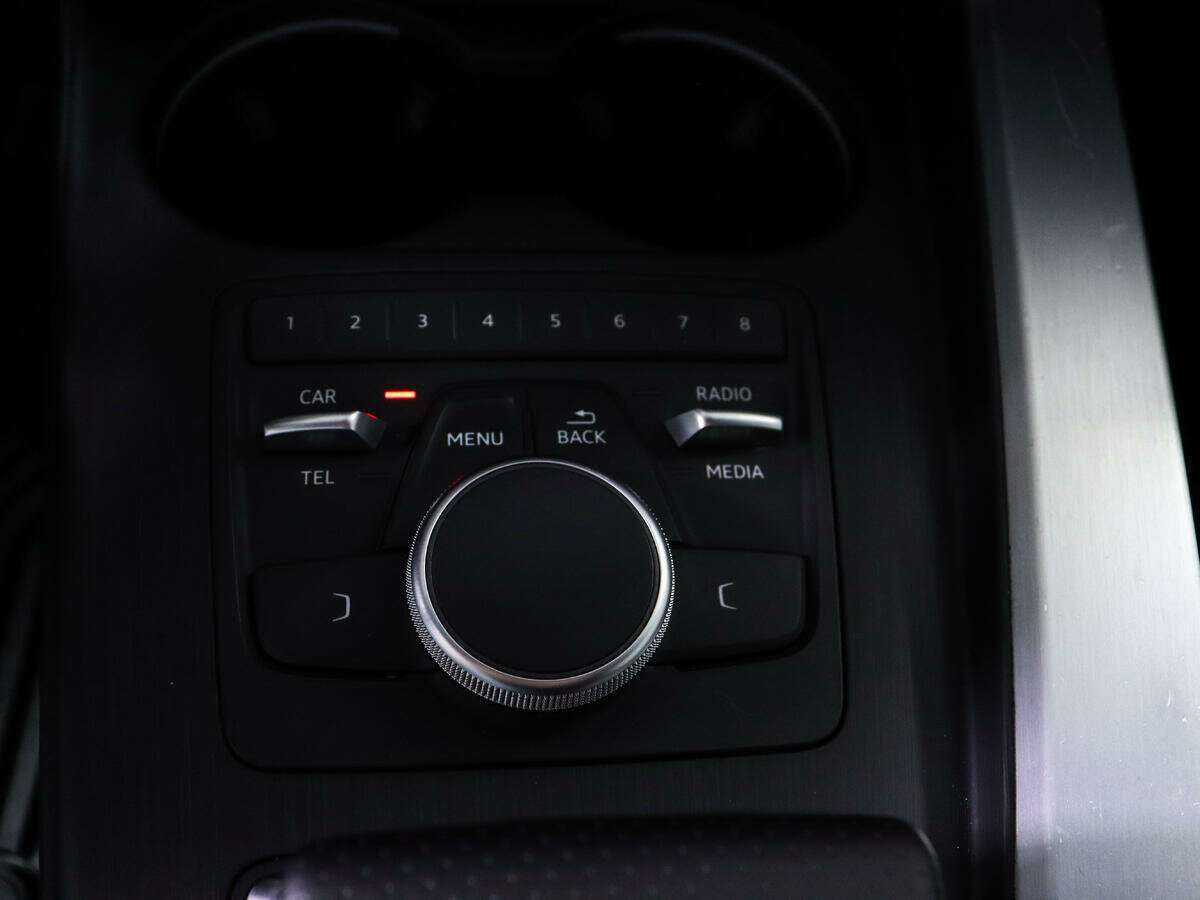 Б/У Ауди А4 2017 года. Фото: #13