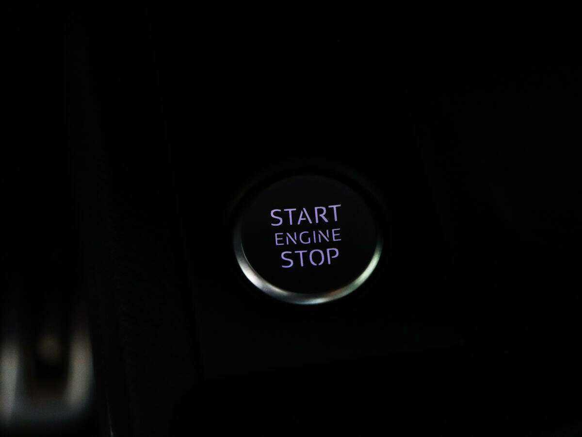 Б/У Ауди А4 2017 года. Фото: #16