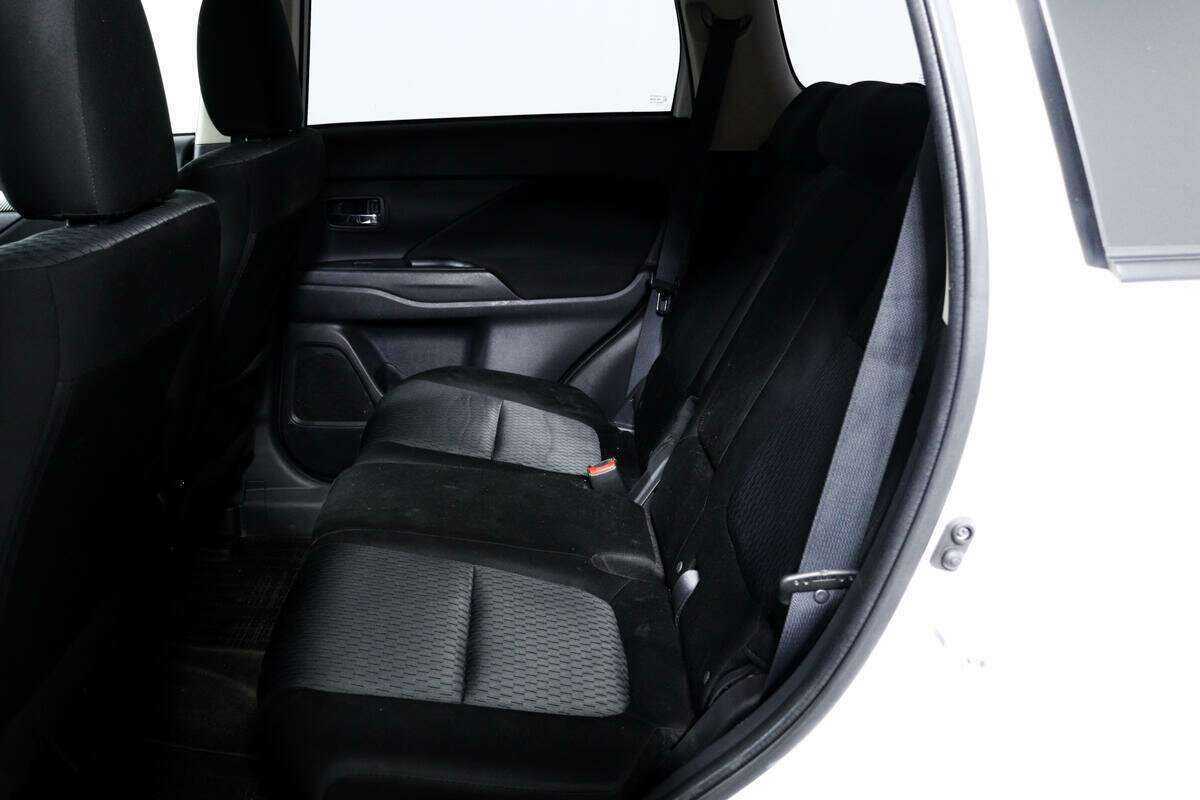 Б/У Митсубиши Оутлэндер 2013 года. Фото: #11