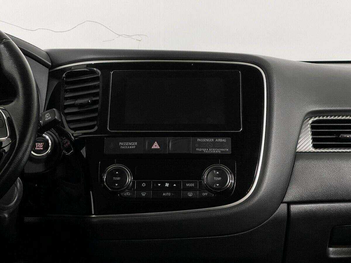 Б/У Митсубиши Оутлэндер 2018 года. Фото: #11