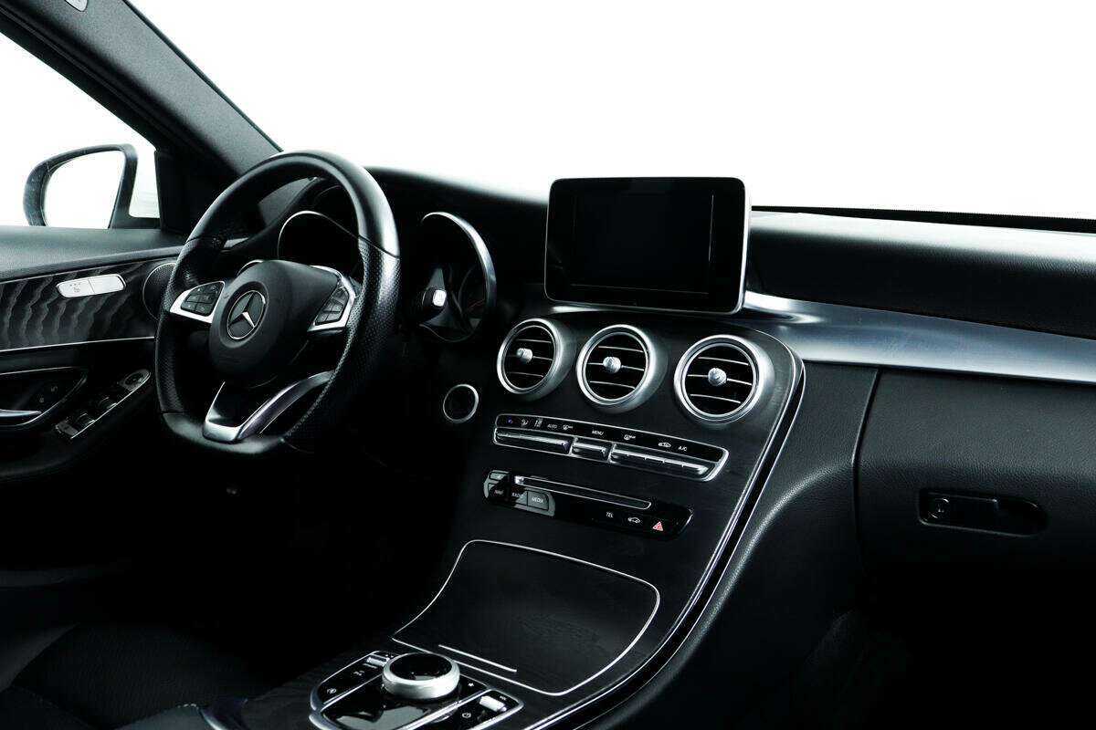 Б/У Мерседес-Бенц Ц-Класс 2017 года. Фото: #8