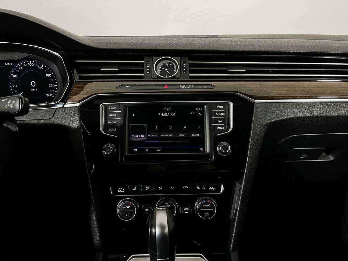 Б/У Фольксваген Пассат 2017 года. Фото: #14