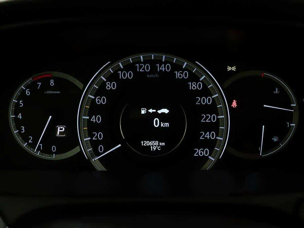 Б/У Хонда Аккорд 2013 года. Фото: #10