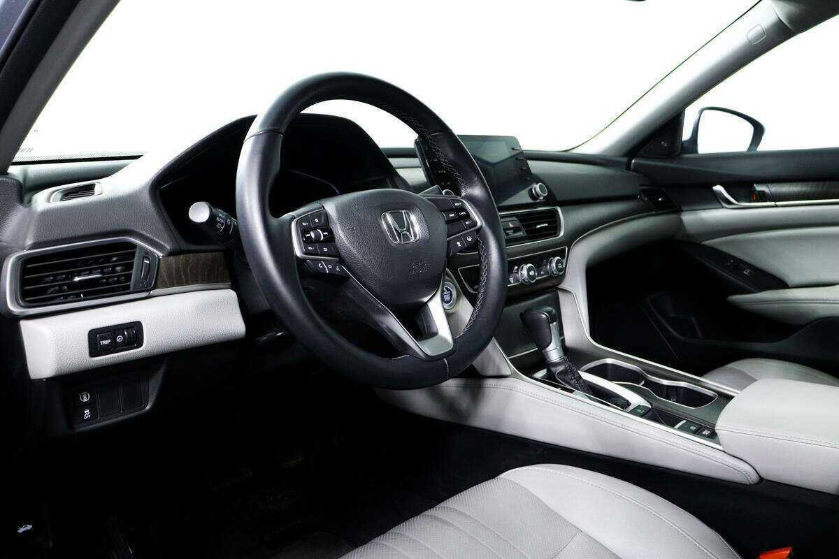 Б/У Хонда Аккорд 2018 года. Фото: #12