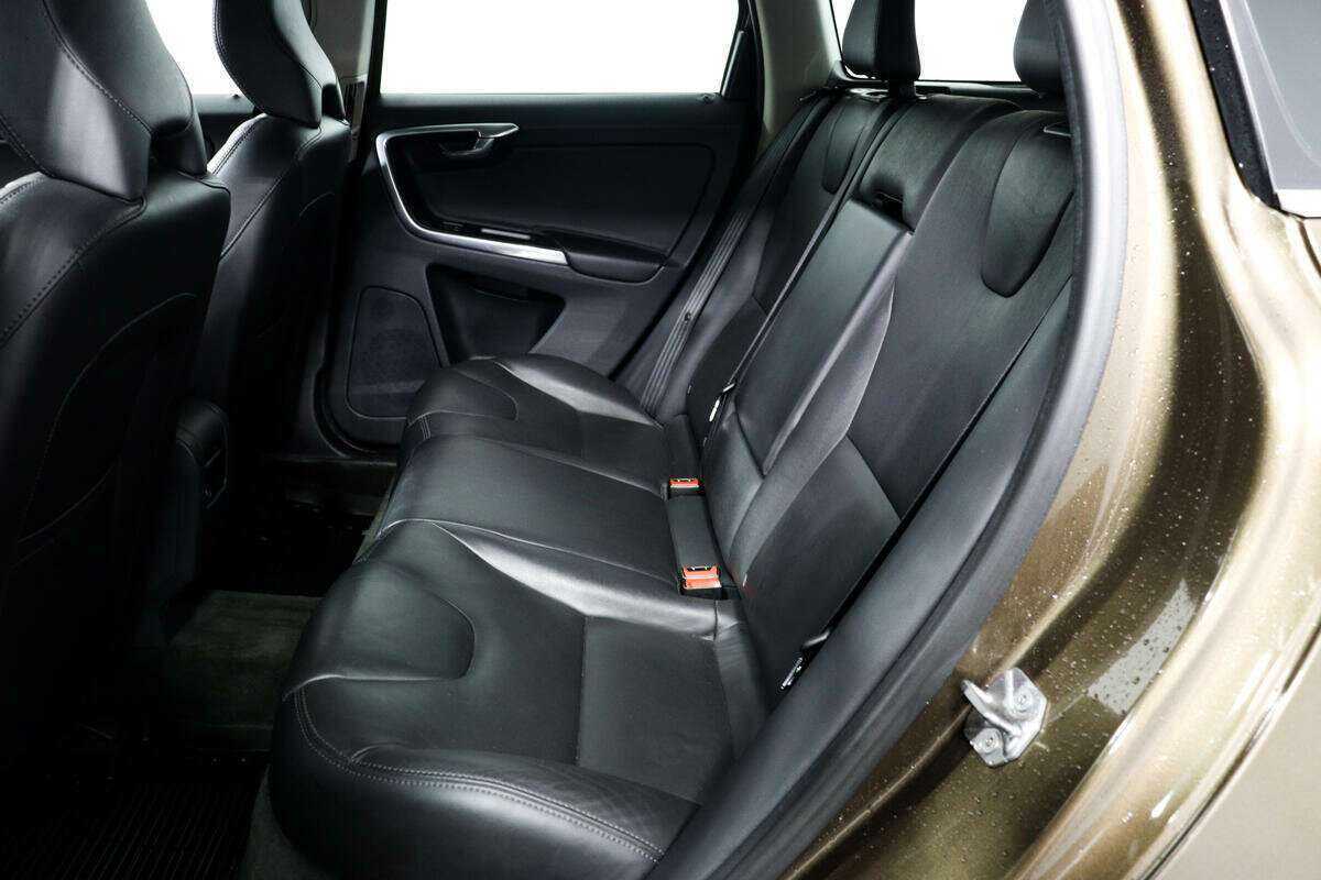 Б/У Вольво ИксЦ60 2014 года. Фото: #11