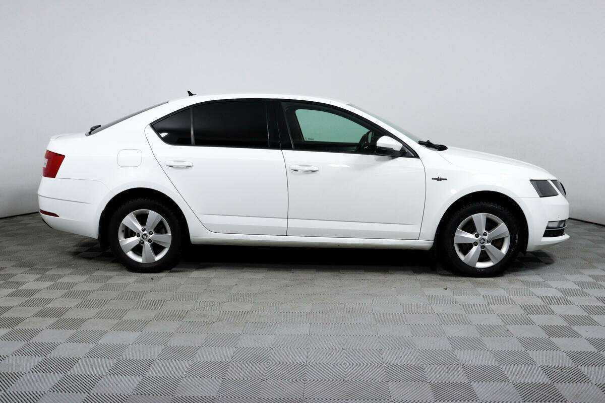 Б/У Шкода Октавия 2019 года. Фото: #3