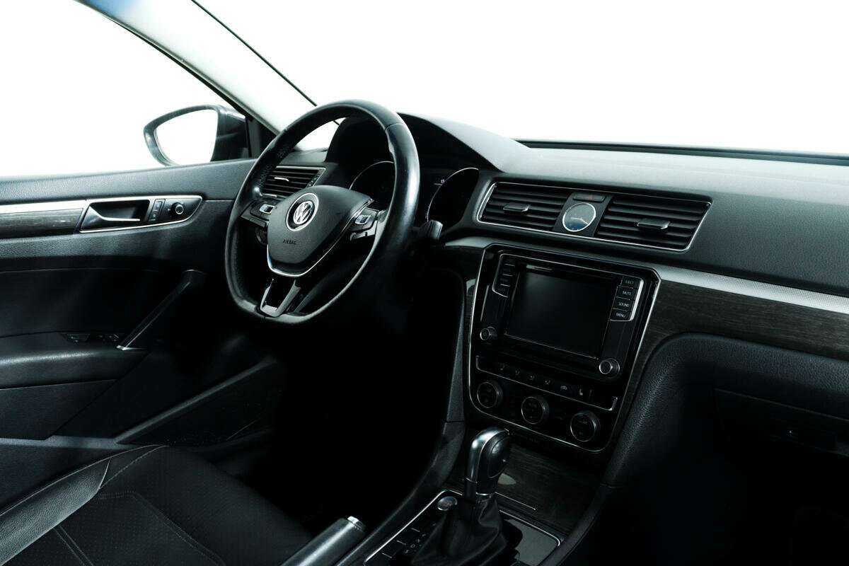 Б/У Фольксваген Пассат 2017 года. Фото: #8