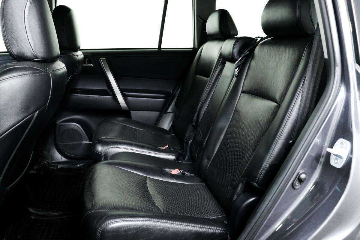 Б/У Тойота Хайлэндер 2013 года. Фото: #11