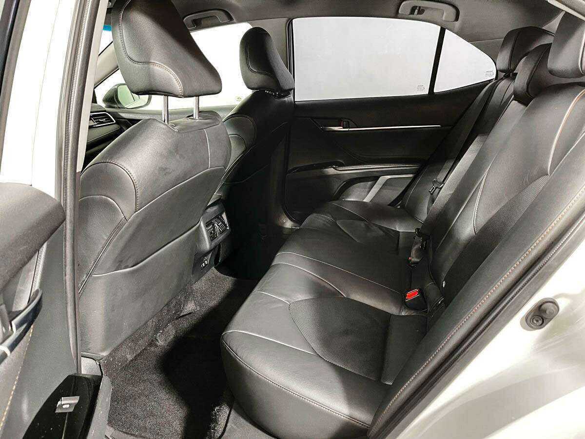 Б/У Тойота Камри 2018 года. Фото: #9