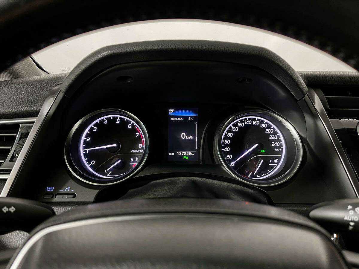 Б/У Тойота Камри 2018 года. Фото: #10