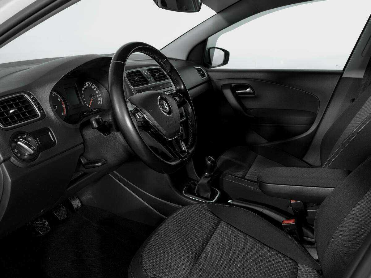 Б/У Фольксваген Поло 2018 года. Фото: #12