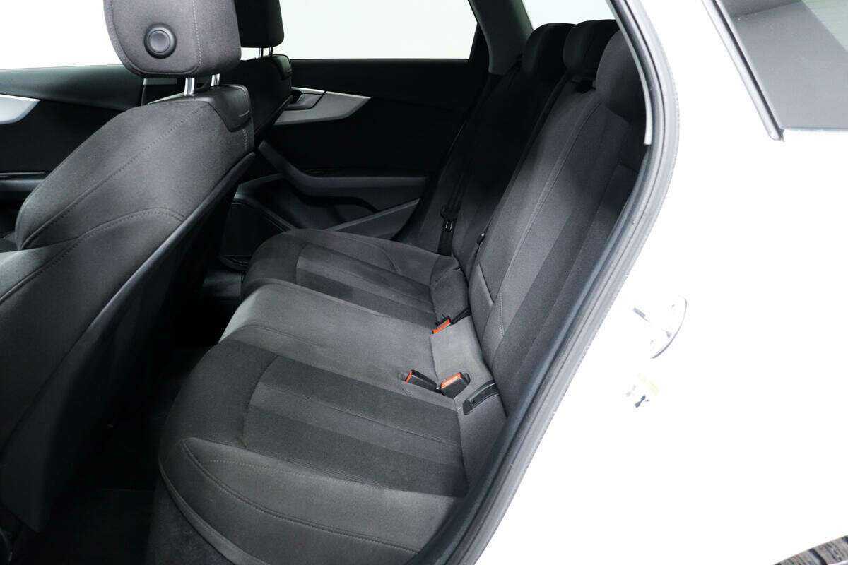 Б/У Ауди А4 2017 года. Фото: #11