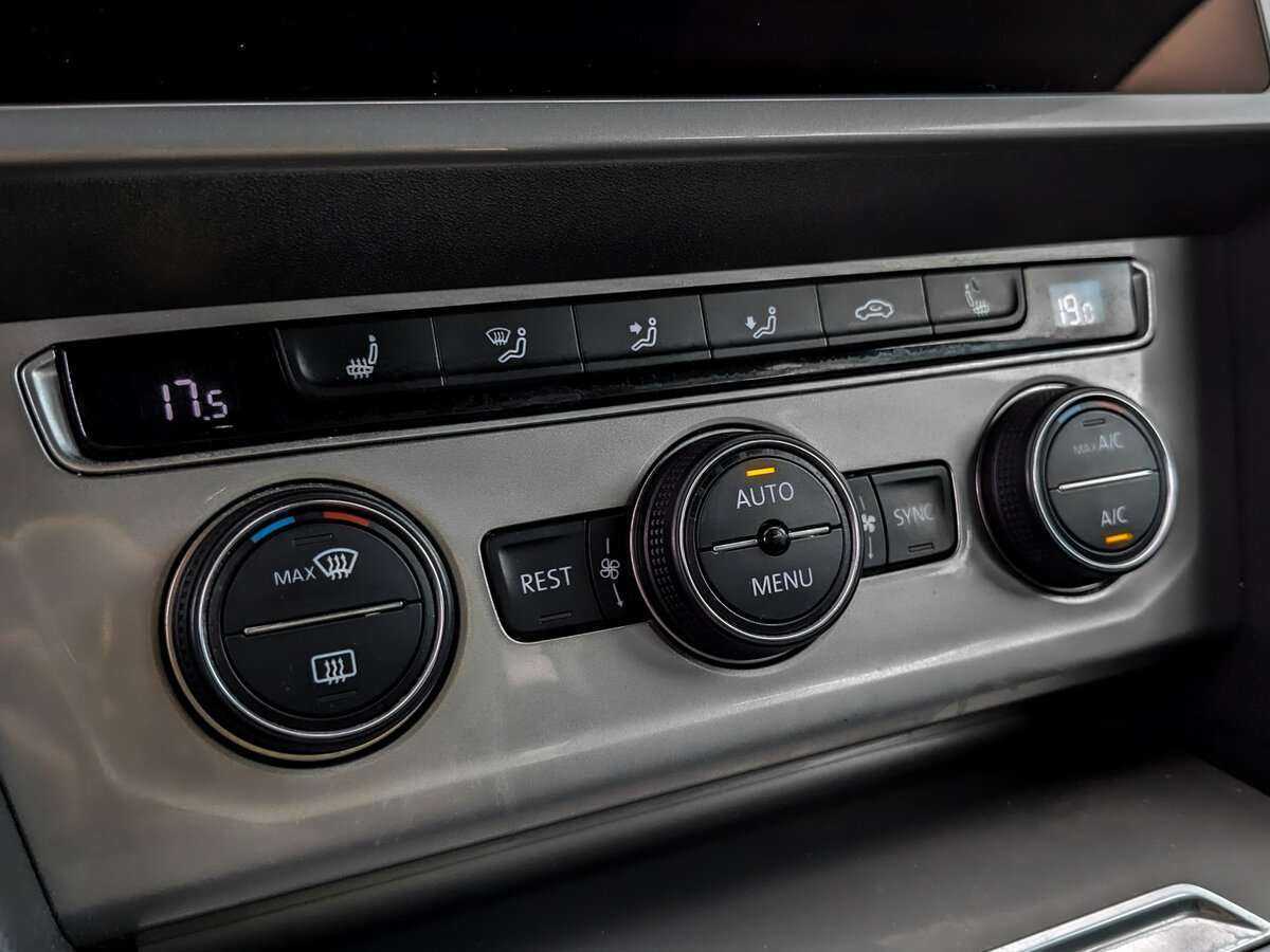 Б/У Фольксваген Пассат 2018 года. Фото: #26