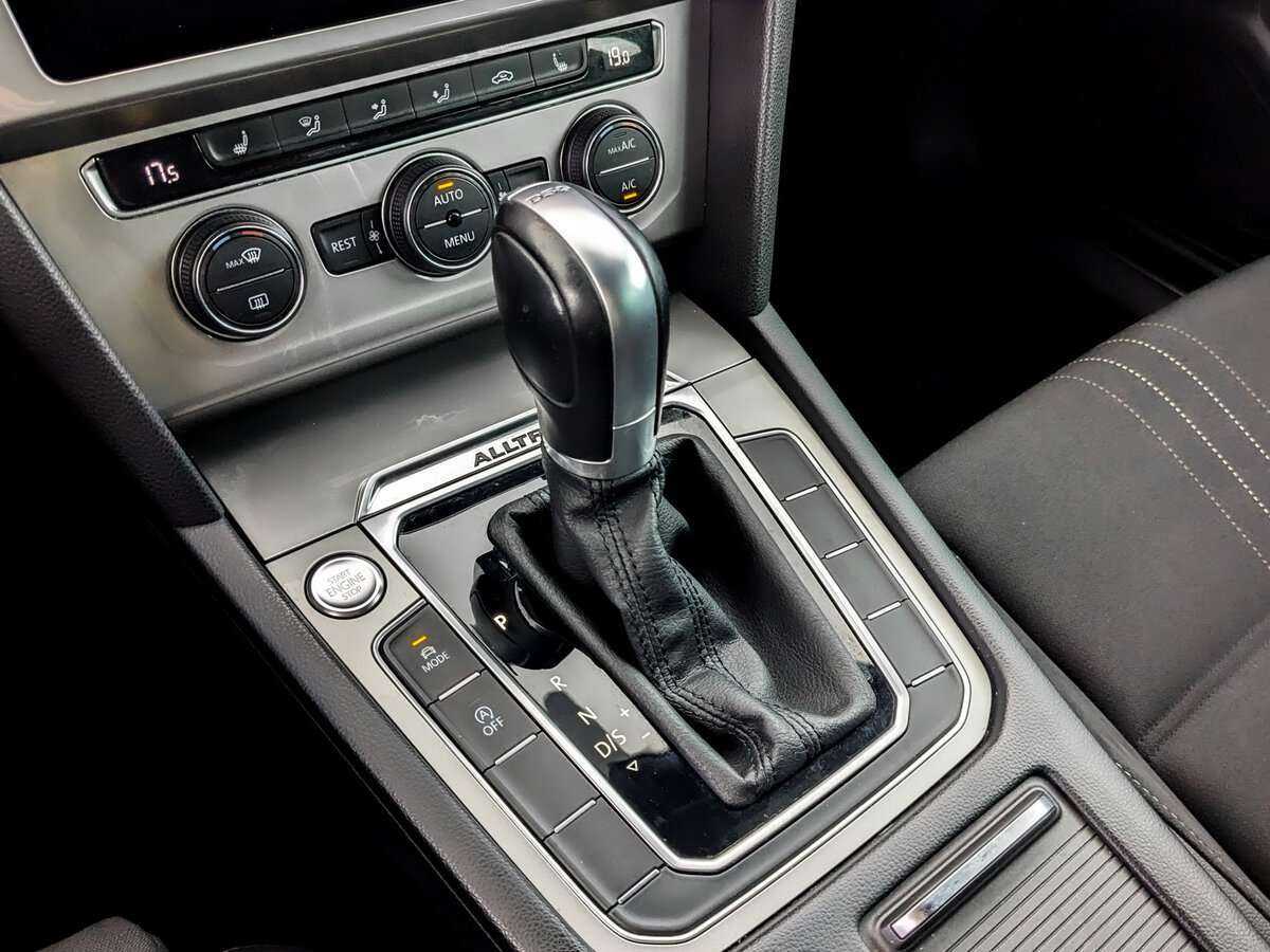 Б/У Фольксваген Пассат 2018 года. Фото: #27