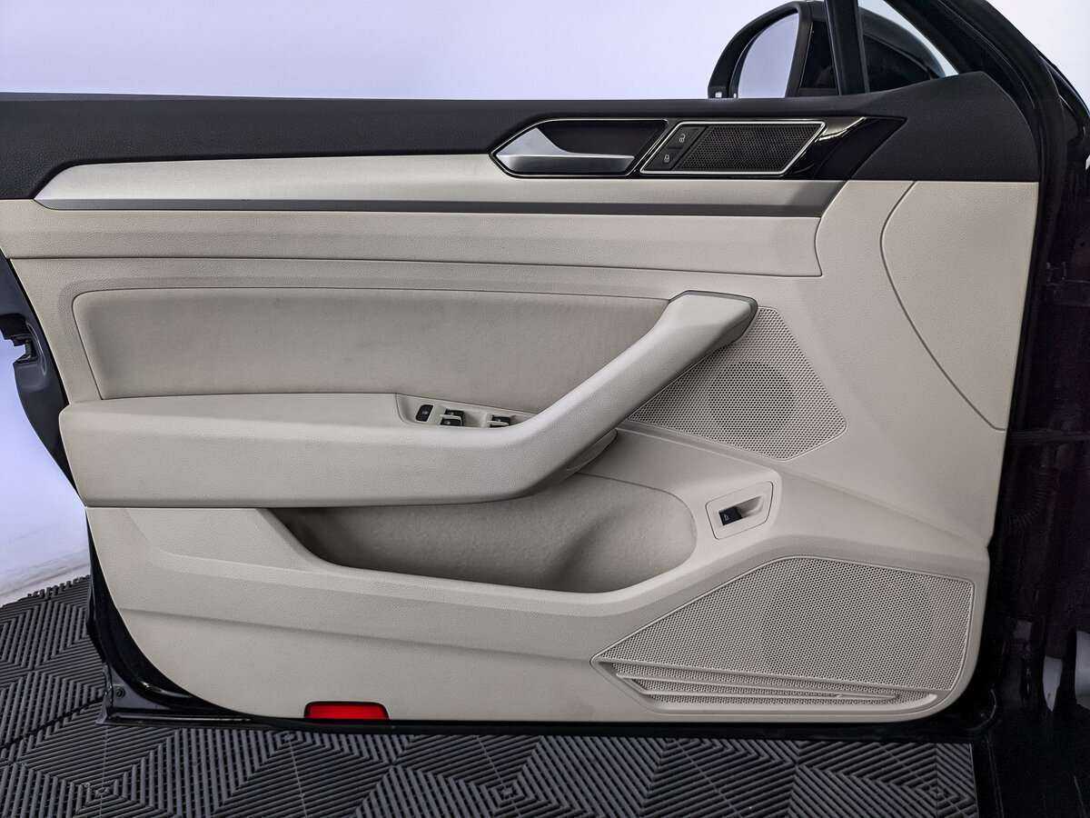 Б/У Фольксваген Пассат 2018 года. Фото: #14