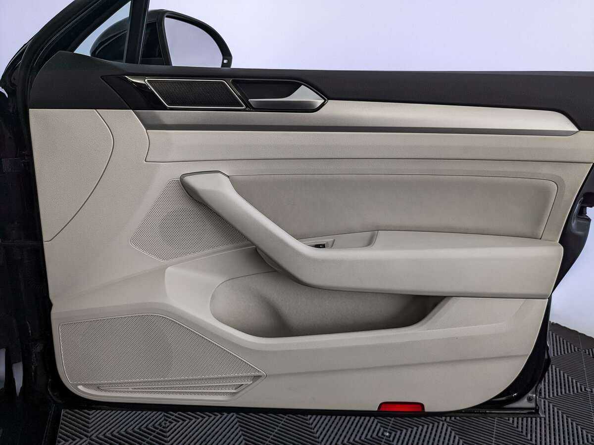 Б/У Фольксваген Пассат 2018 года. Фото: #20