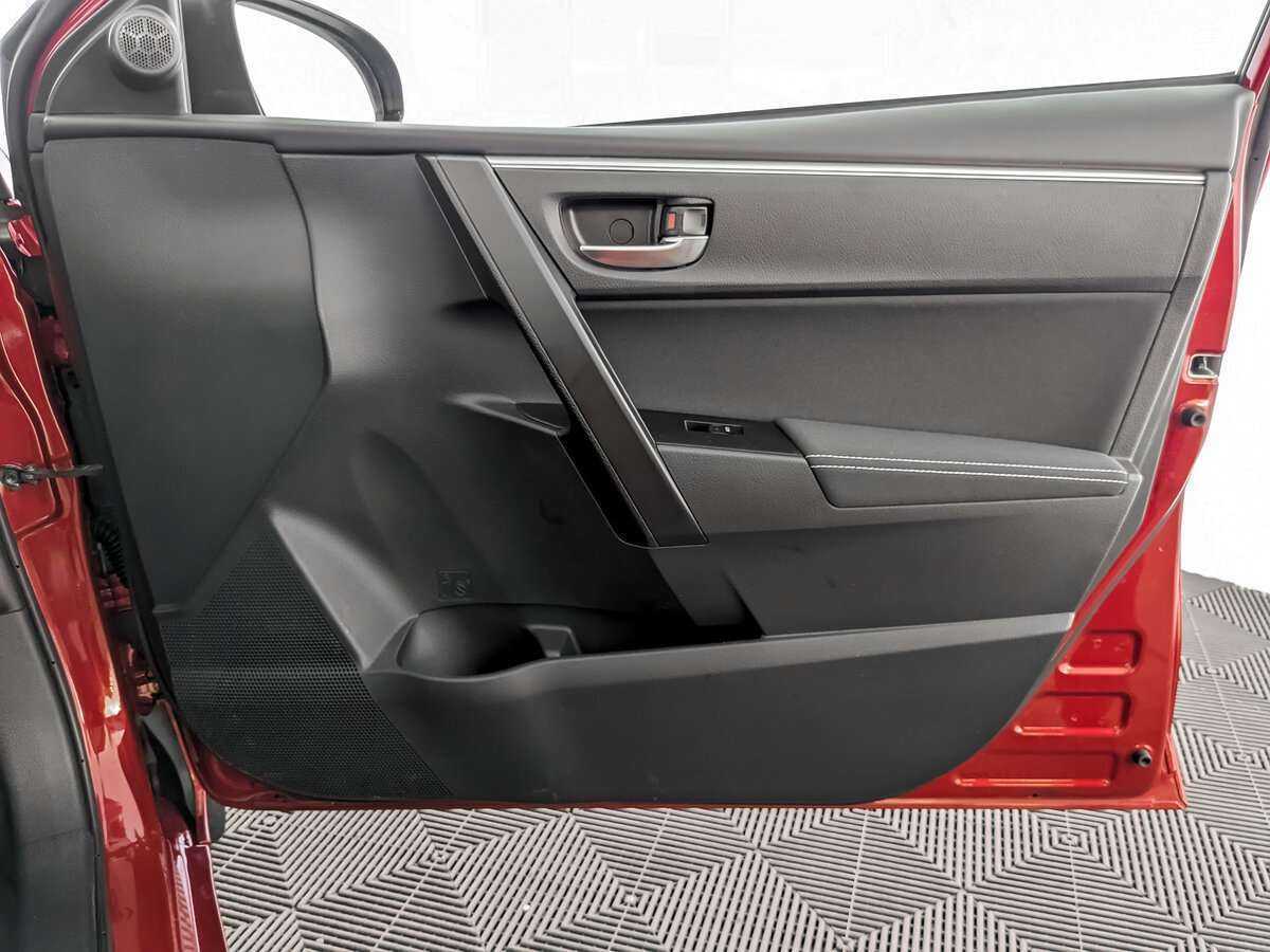 Б/У Тойота Королла 2018 года. Фото: #22