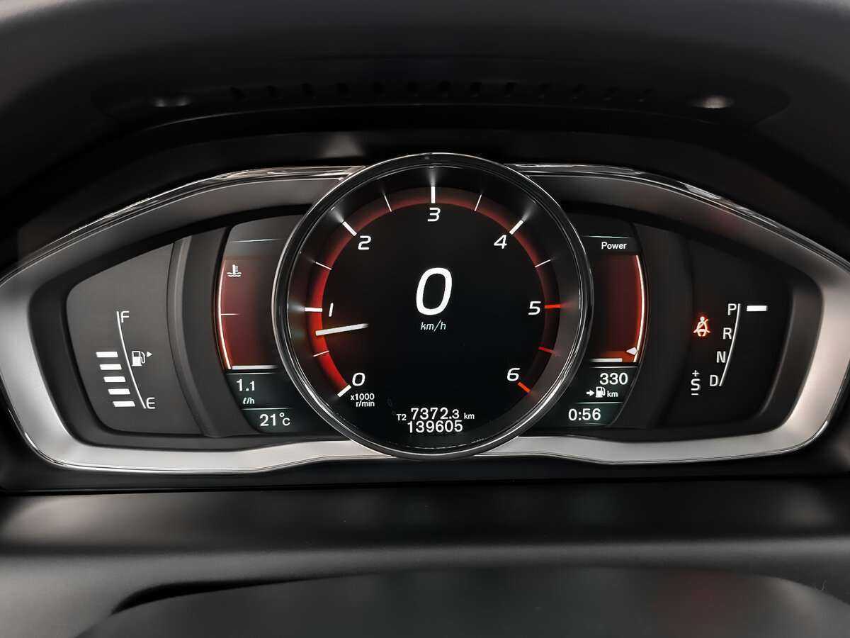 Б/У Вольво ИксЦ60 2015 года. Фото: #11