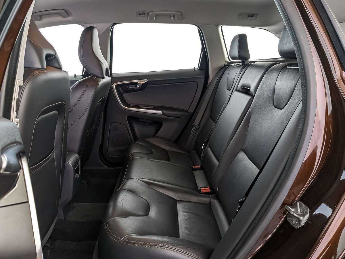 Б/У Вольво ИксЦ60 2015 года. Фото: #13