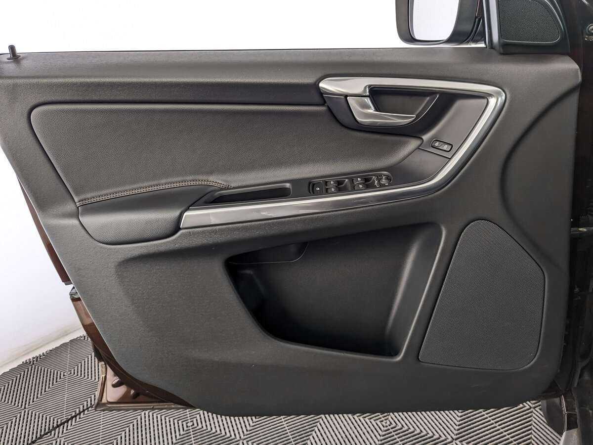 Б/У Вольво ИксЦ60 2015 года. Фото: #14