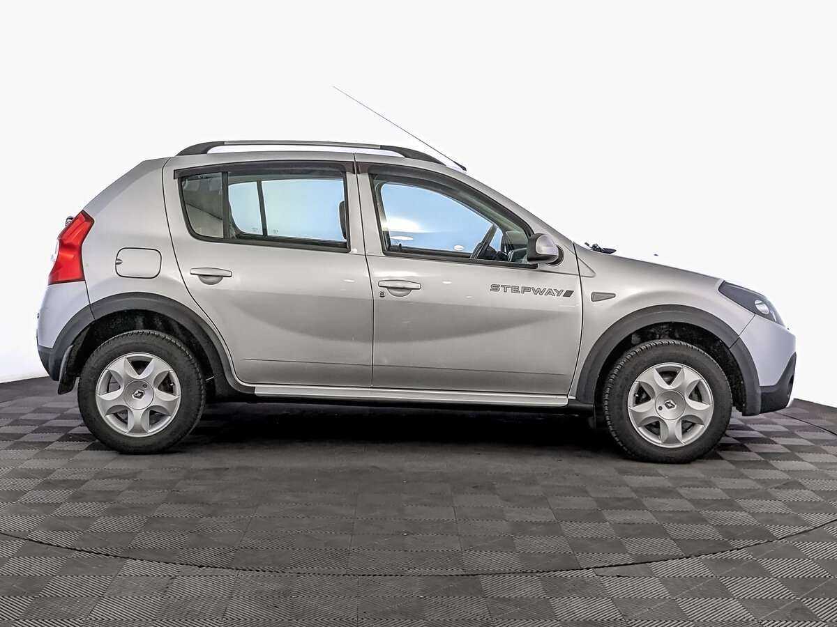 Б/У Рено Сандеро 2013 года. Фото: #2