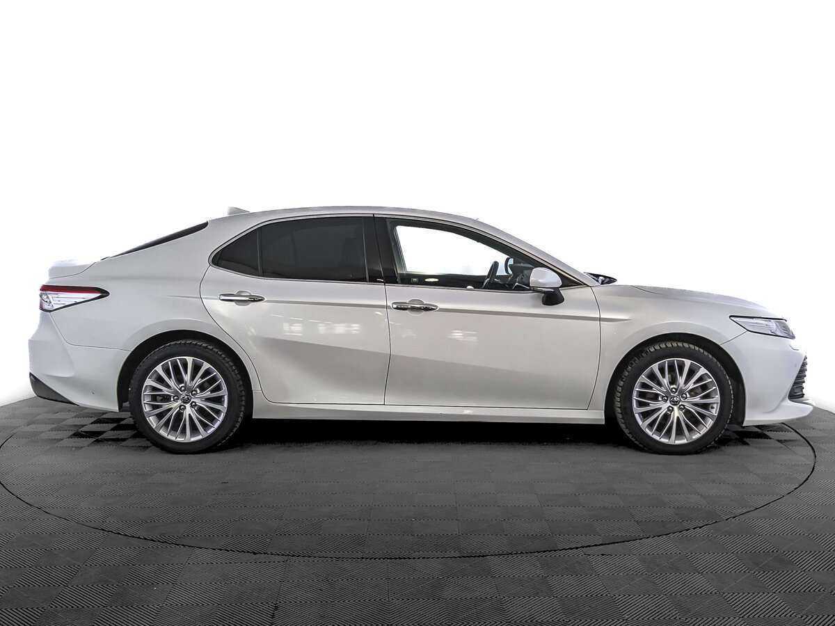 Б/У Тойота Камри 2019 года. Фото: #3