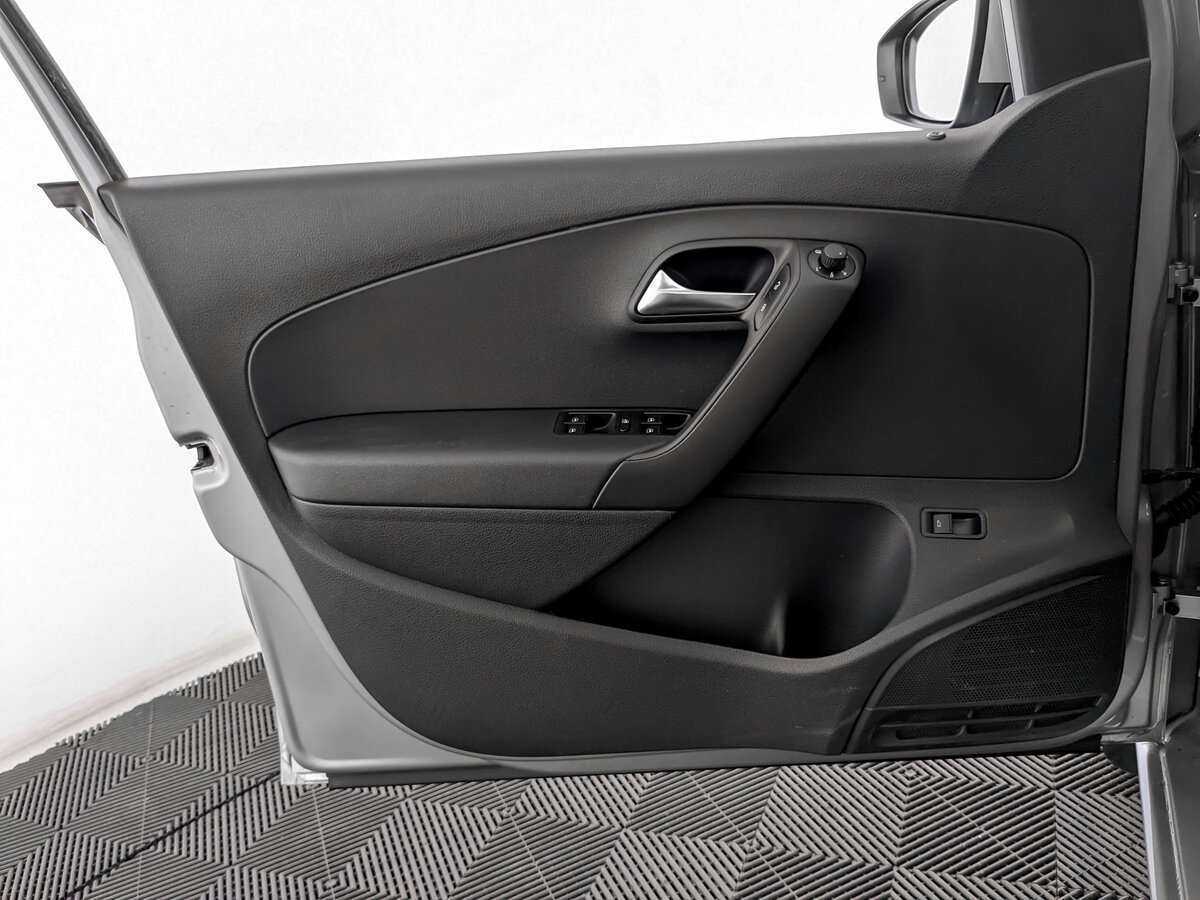 Б/У Фольксваген Поло 2019 года. Фото: #17