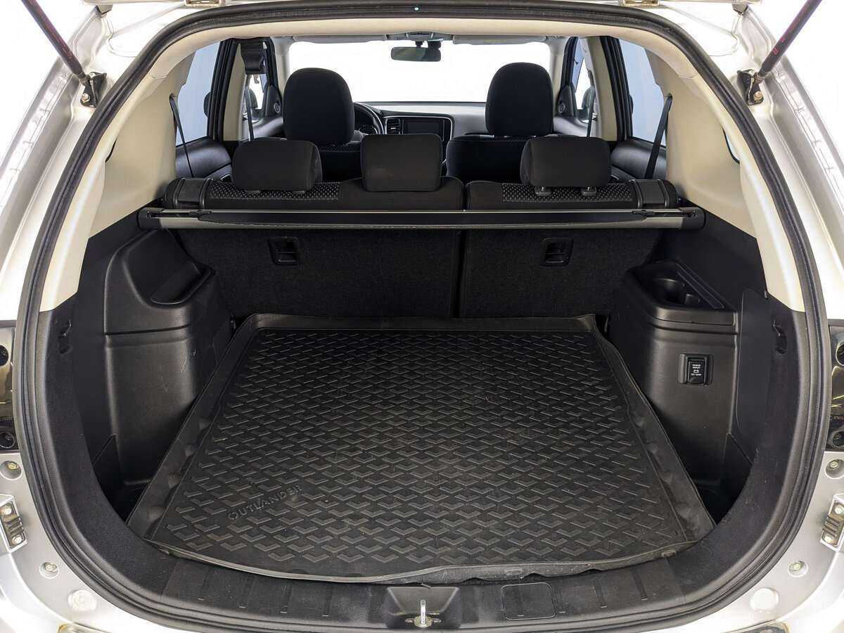 Б/У Митсубиши Оутлэндер 2020 года. Фото: #9