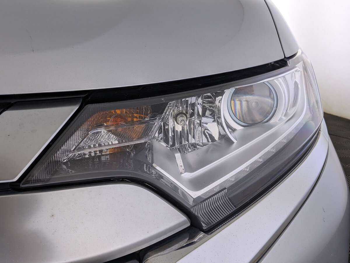 Б/У Митсубиши Оутлэндер 2020 года. Фото: #10