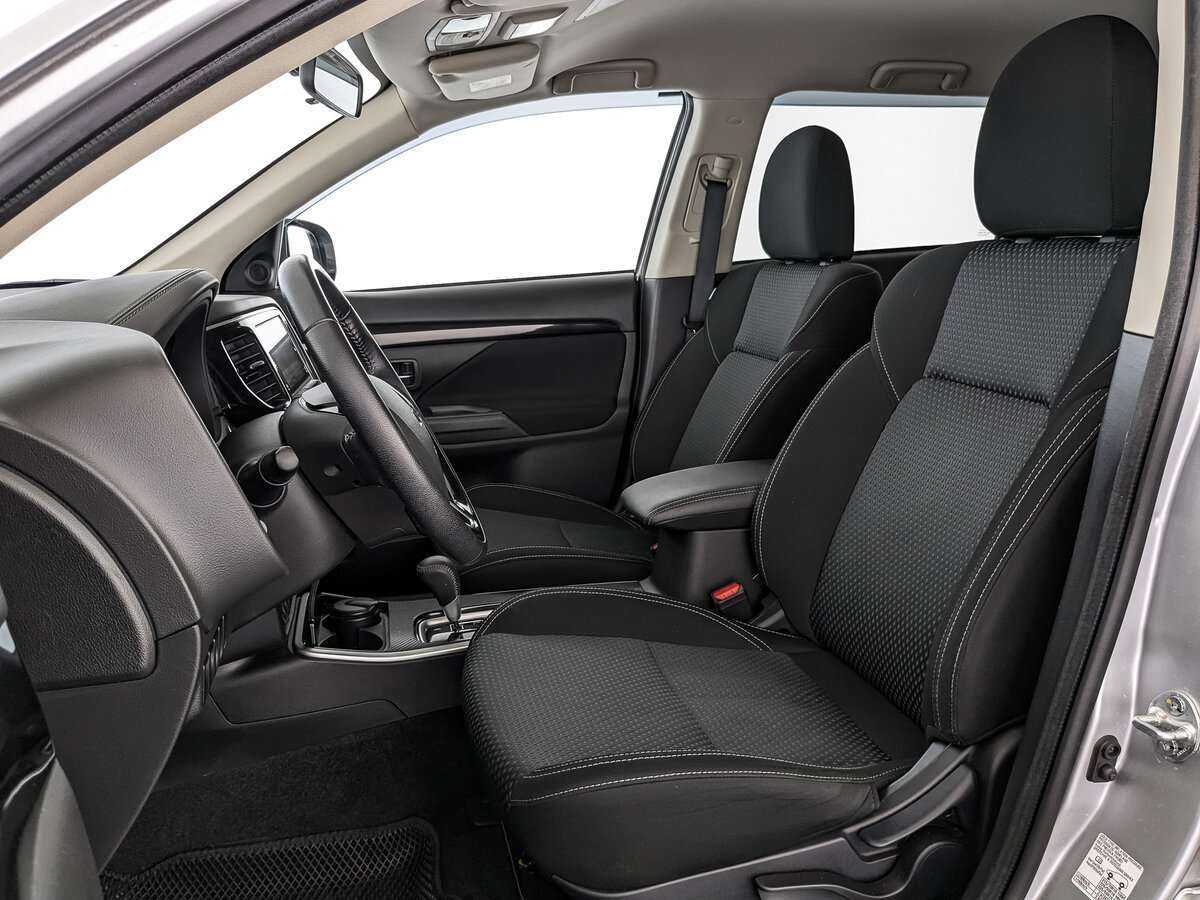 Б/У Митсубиши Оутлэндер 2020 года. Фото: #17