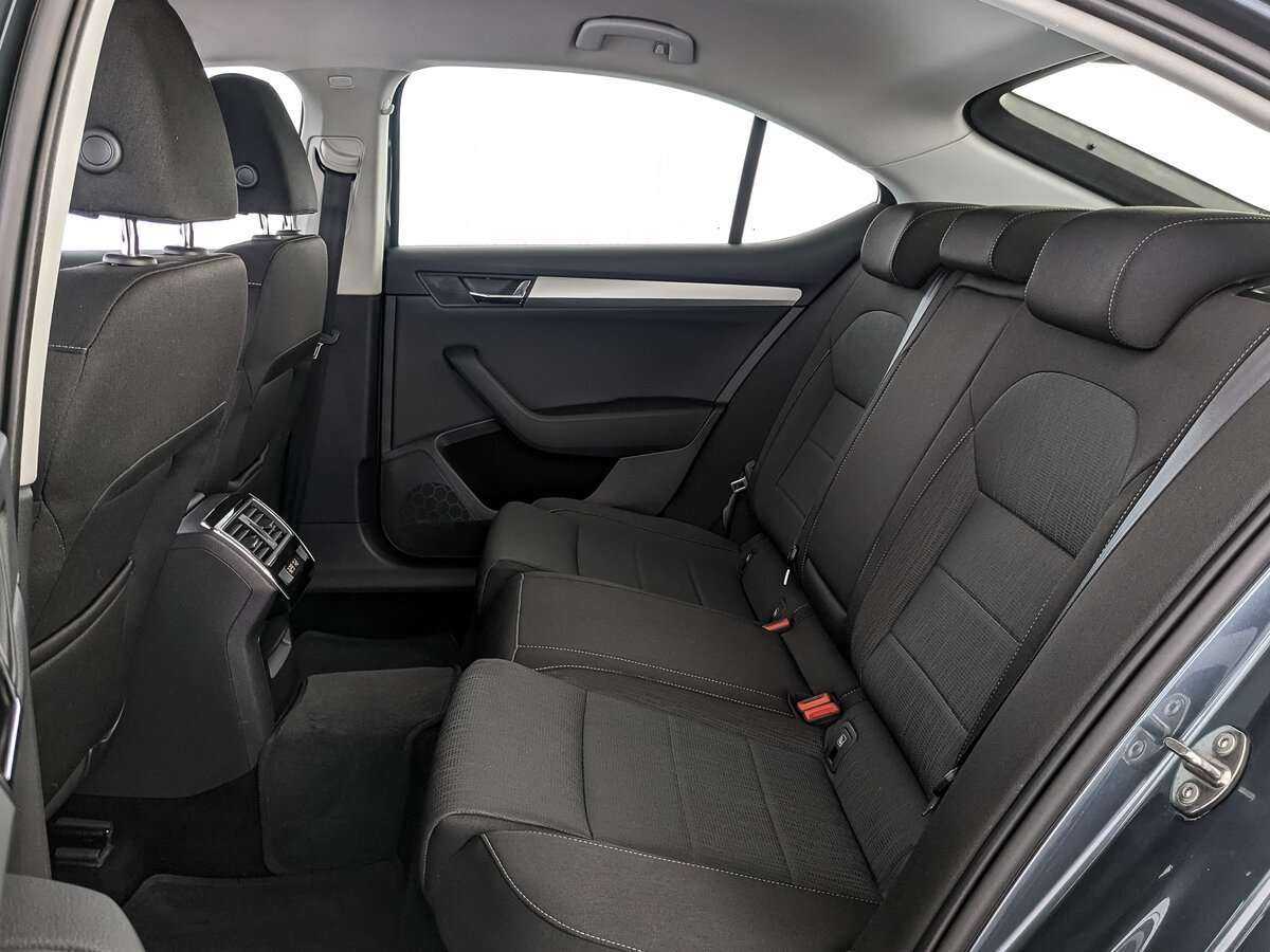 Б/У Шкода Суперб 2019 года. Фото: #13