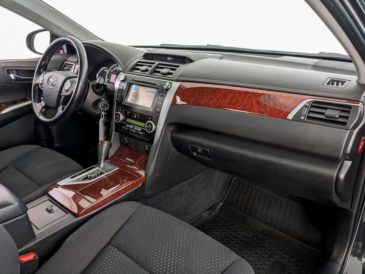 Б/У Тойота Камри 2013 года. Фото: #8