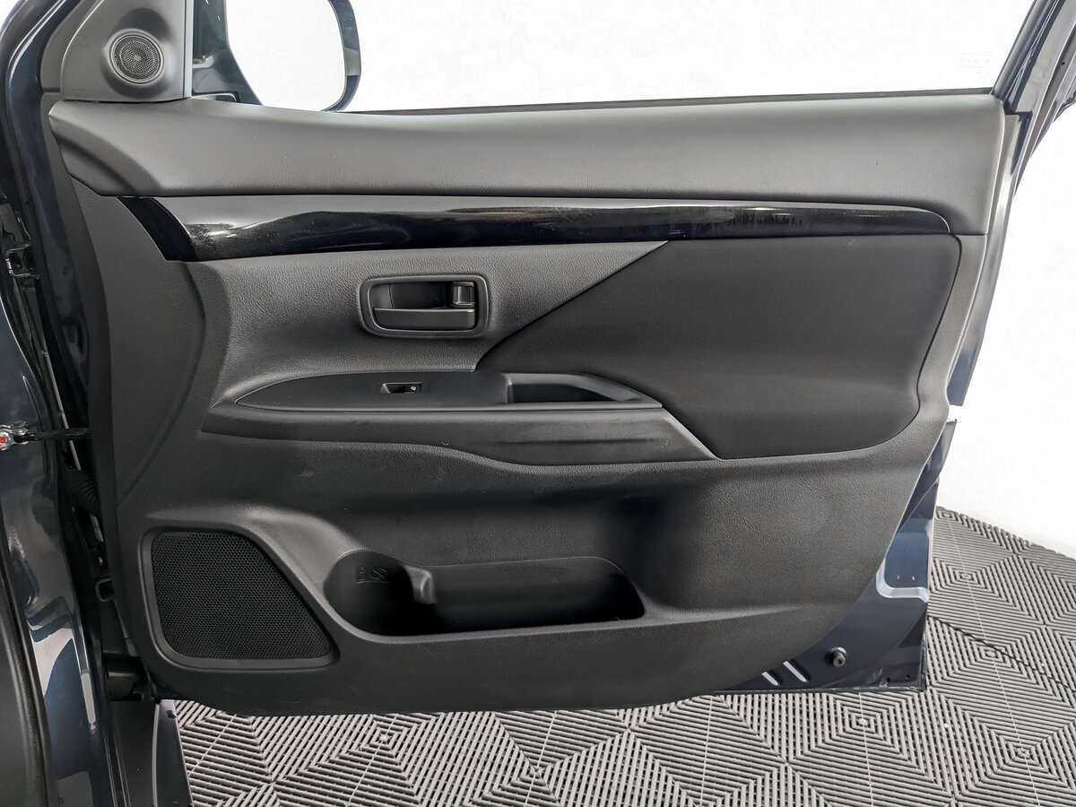 Б/У Митсубиши Оутлэндер 2019 года. Фото: #19