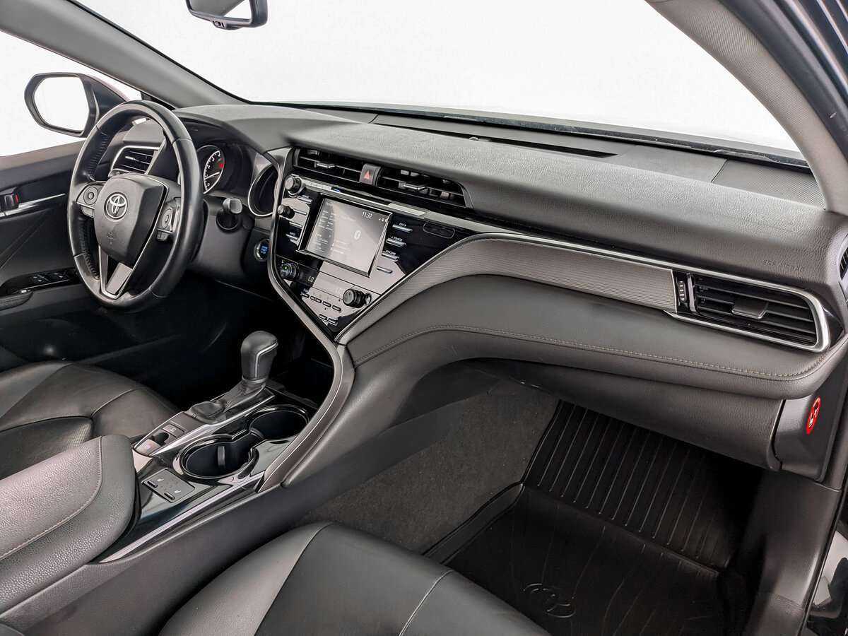 Б/У Тойота Камри 2019 года. Фото: #8