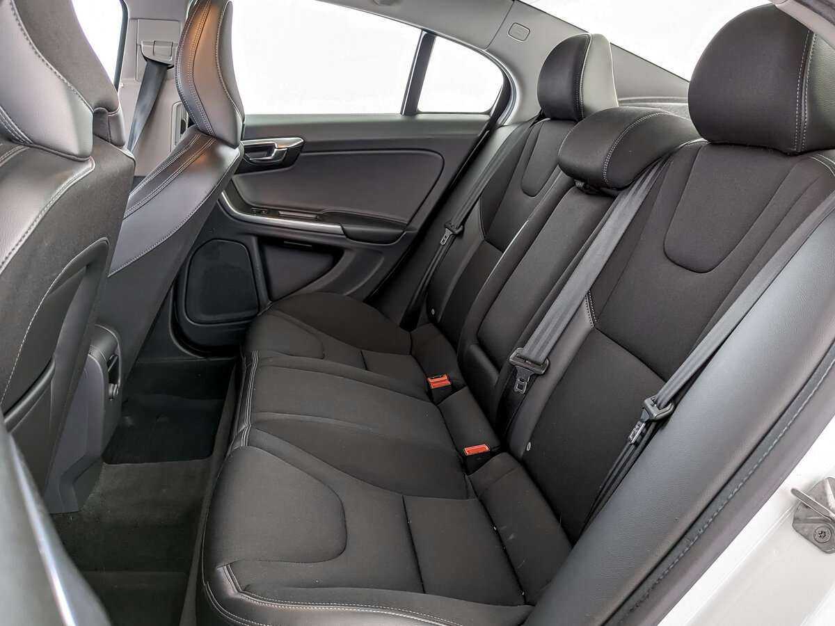 Б/У Вольво С60 2015 года. Фото: #9