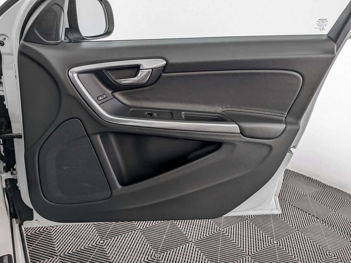 Б/У Вольво С60 2015 года. Фото: #19