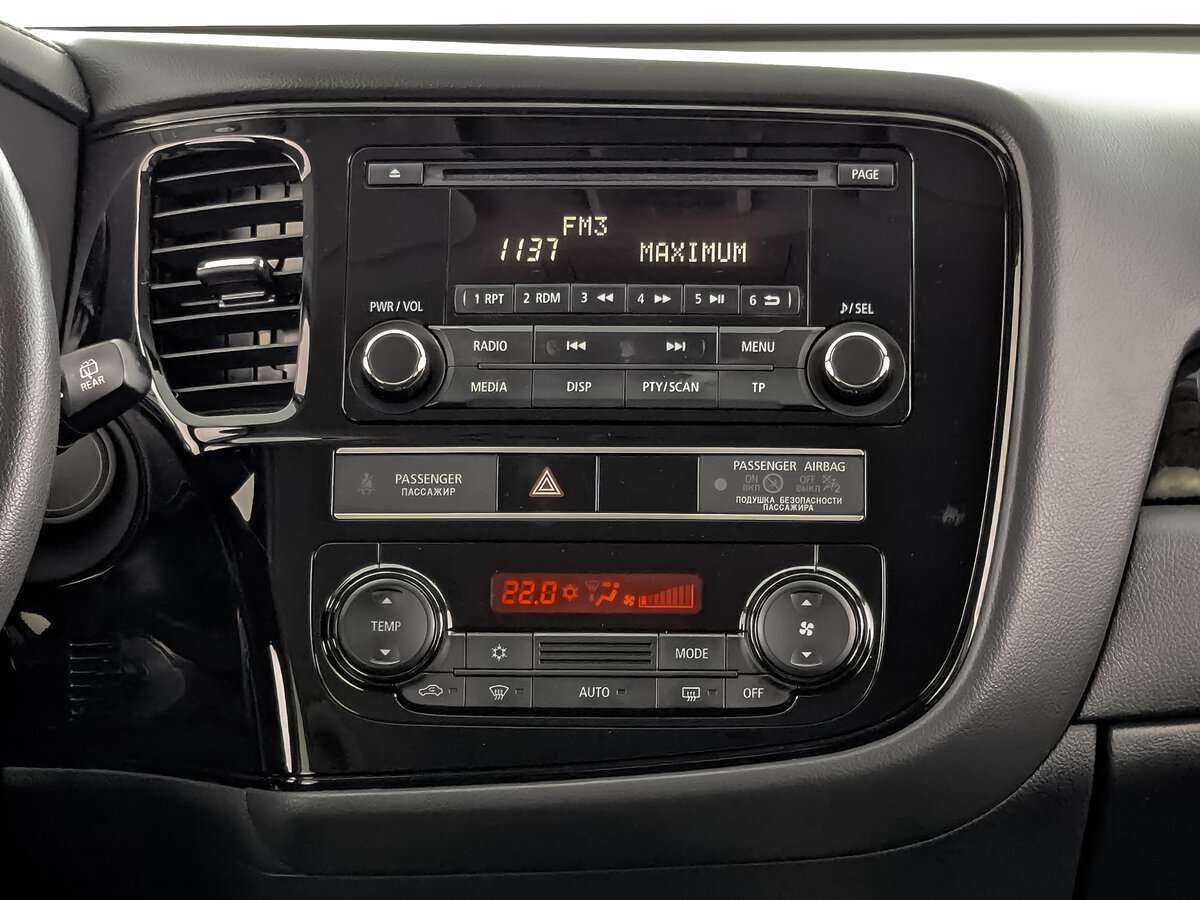 Б/У Митсубиши Оутлэндер 2019 года. Фото: #12