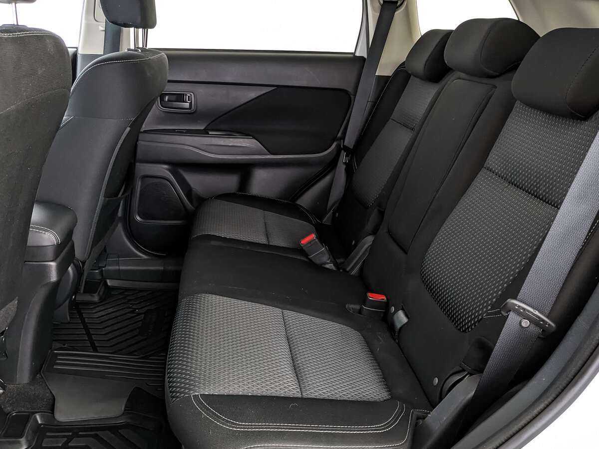 Б/У Митсубиши Оутлэндер 2019 года. Фото: #13