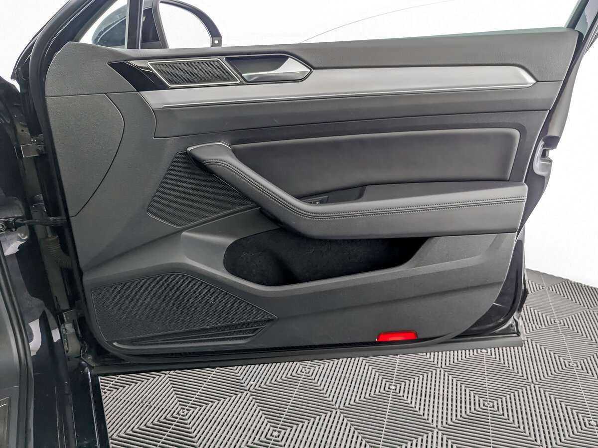 Б/У Фольксваген Пассат 2017 года. Фото: #24