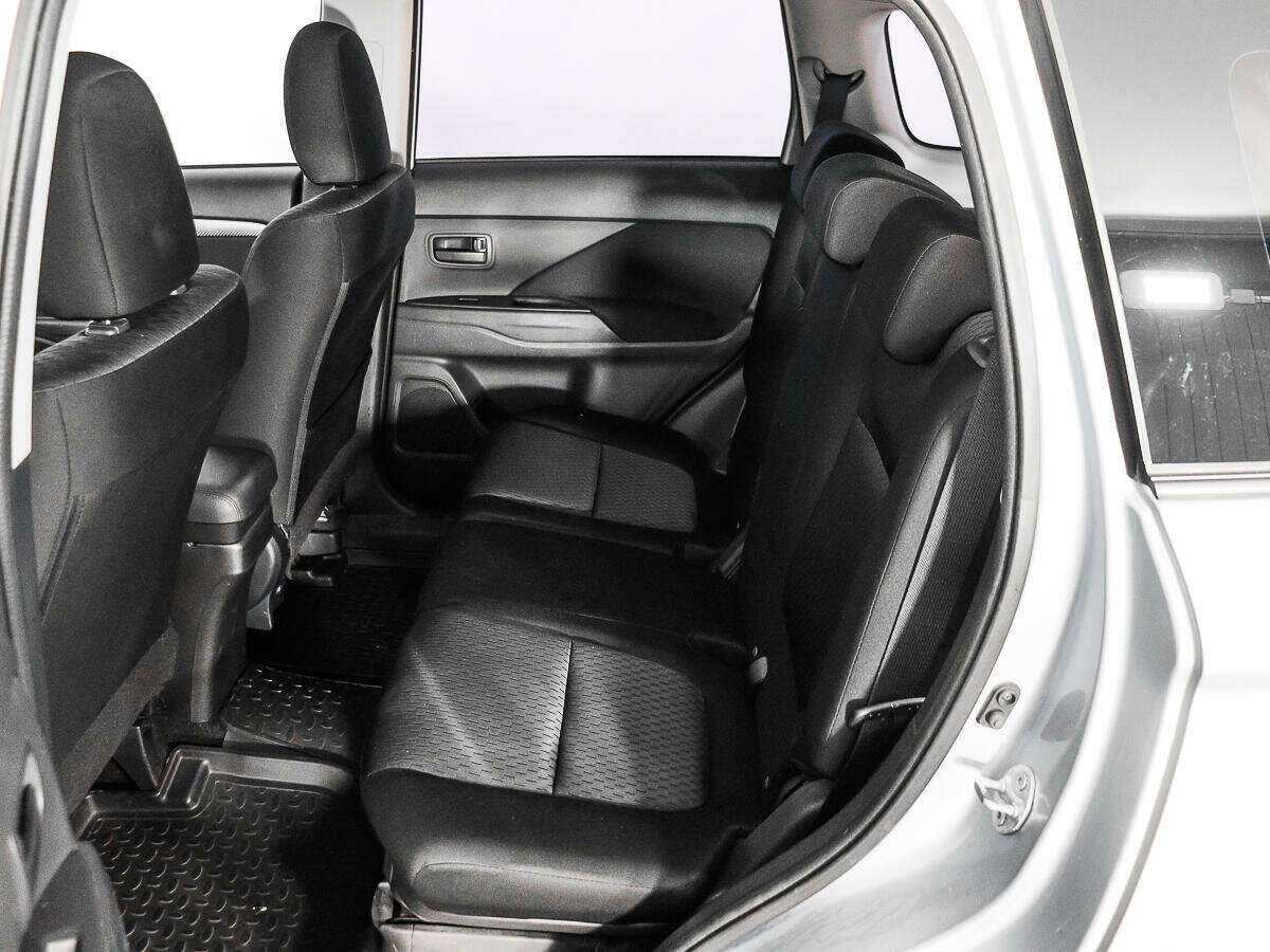 Б/У Митсубиши Оутлэндер 2012 года. Фото: #9