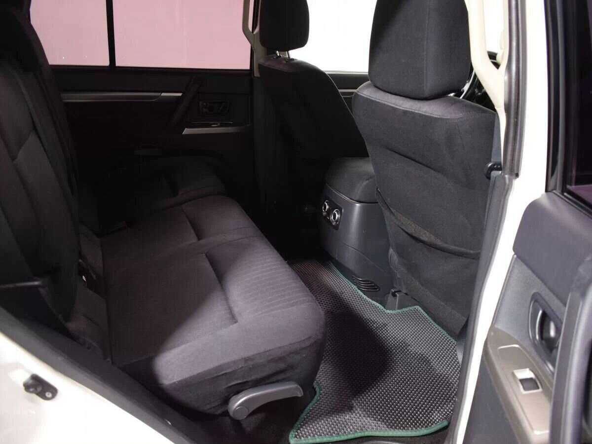 Б/У Митсубиши Паджеро 2015 года. Фото: #8