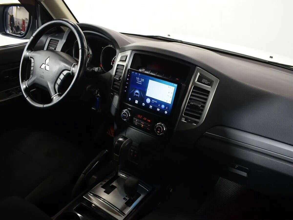 Б/У Митсубиши Паджеро 2015 года. Фото: #9