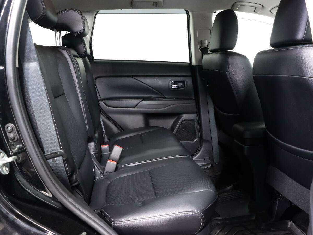 Б/У Митсубиши Оутлэндер 2018 года. Фото: #9