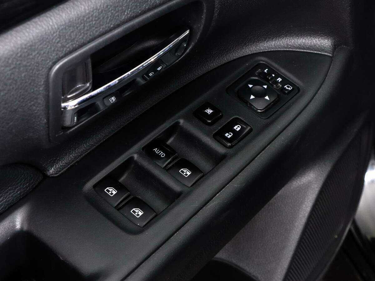 Б/У Митсубиши Оутлэндер 2018 года. Фото: #11