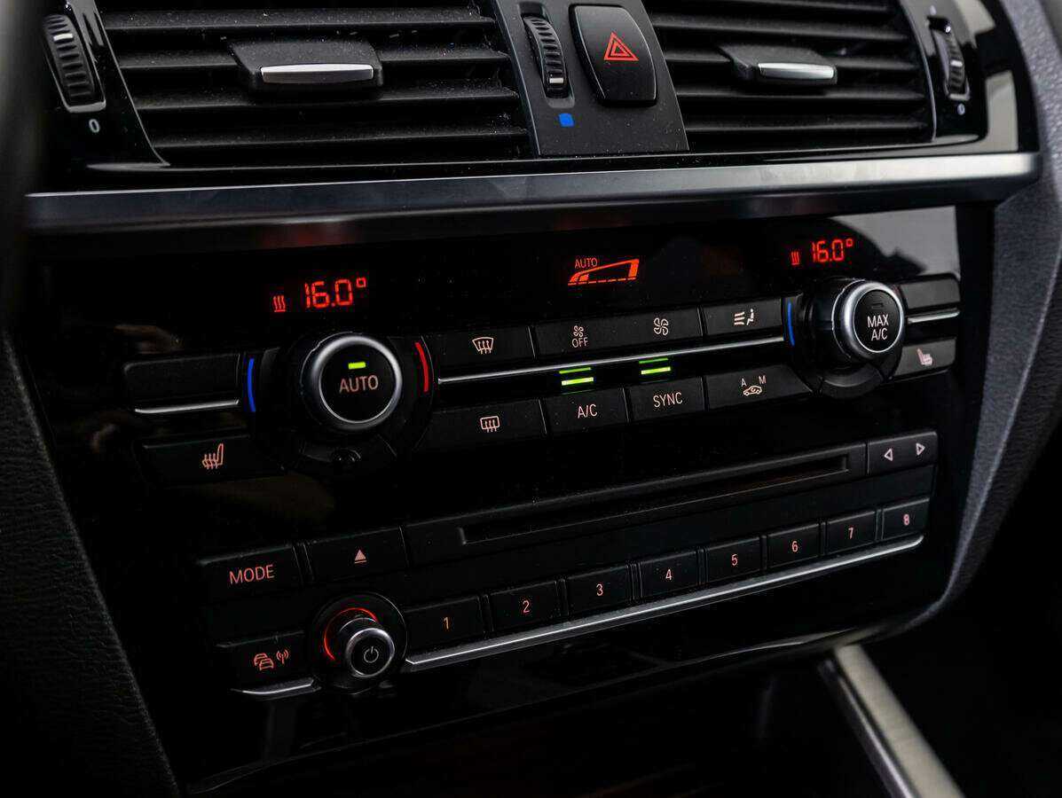 Б/У БМВ Икс3 2015 года. Фото: #16