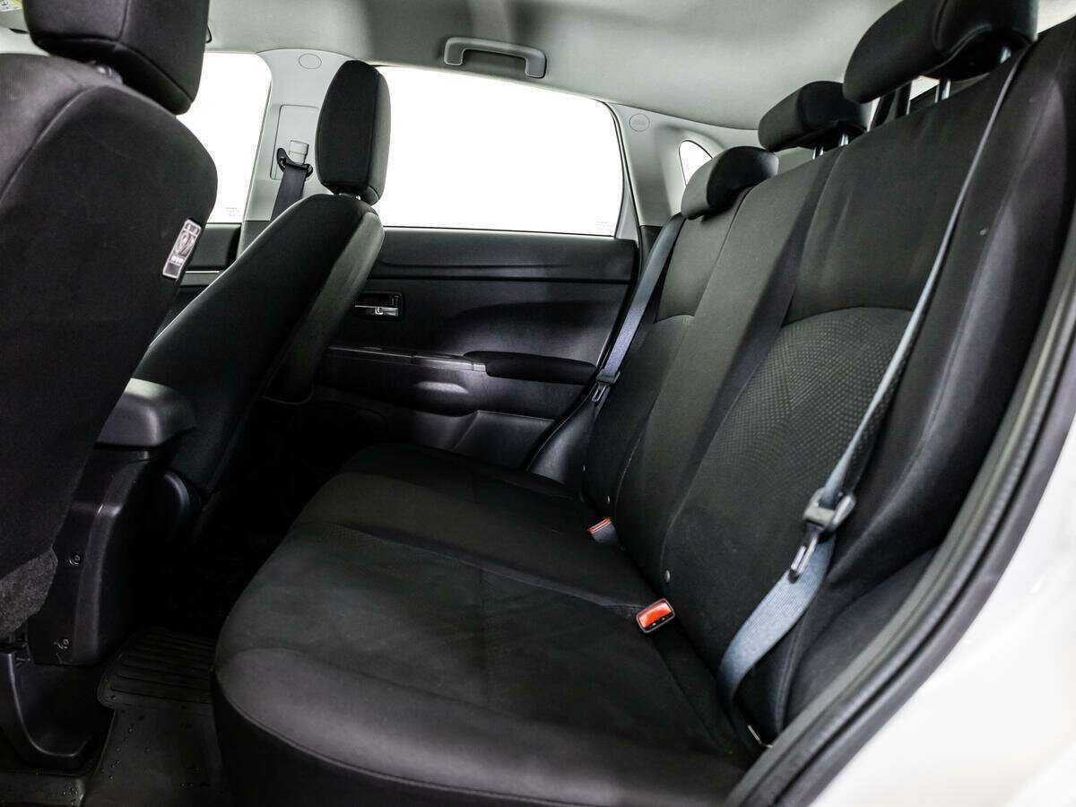 Б/У Митсубиши АС-Икс 2014 года. Фото: #8