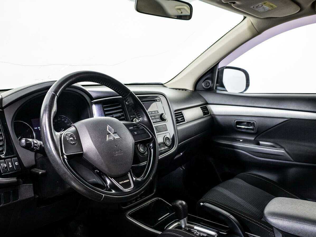 Б/У Митсубиши Оутлэндер 2017 года. Фото: #8