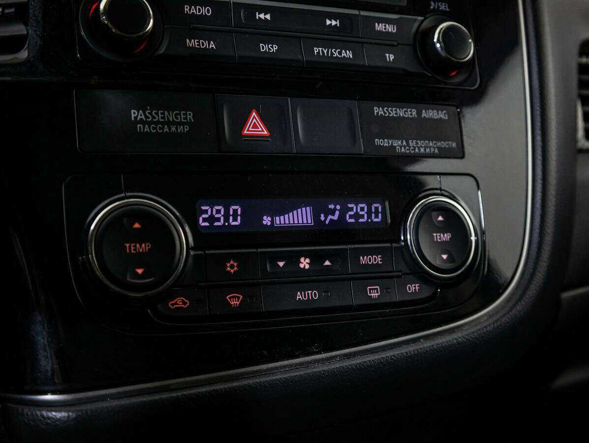 Б/У Митсубиши Оутлэндер 2017 года. Фото: #11