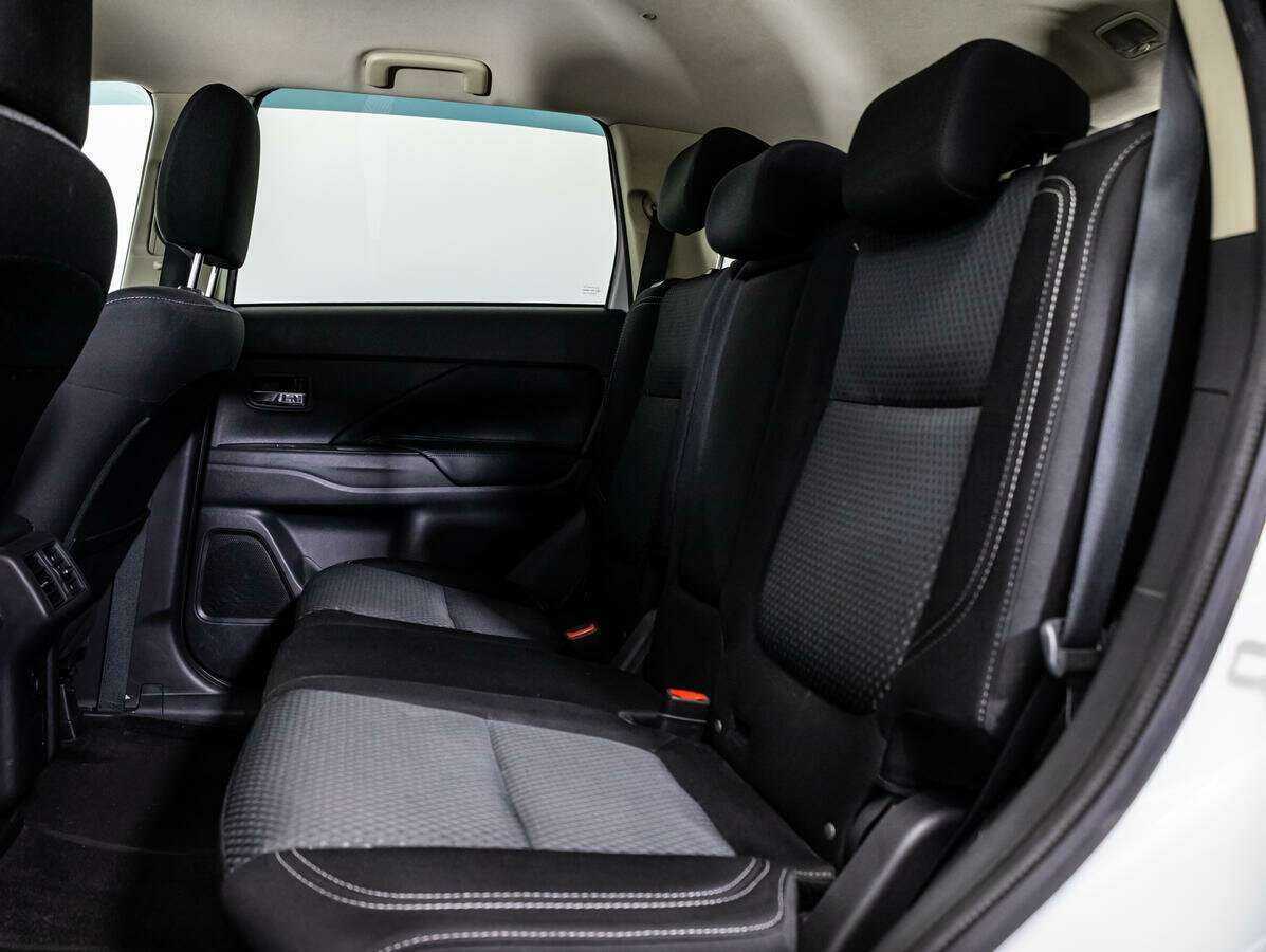 Б/У Митсубиши Оутлэндер 2018 года. Фото: #7