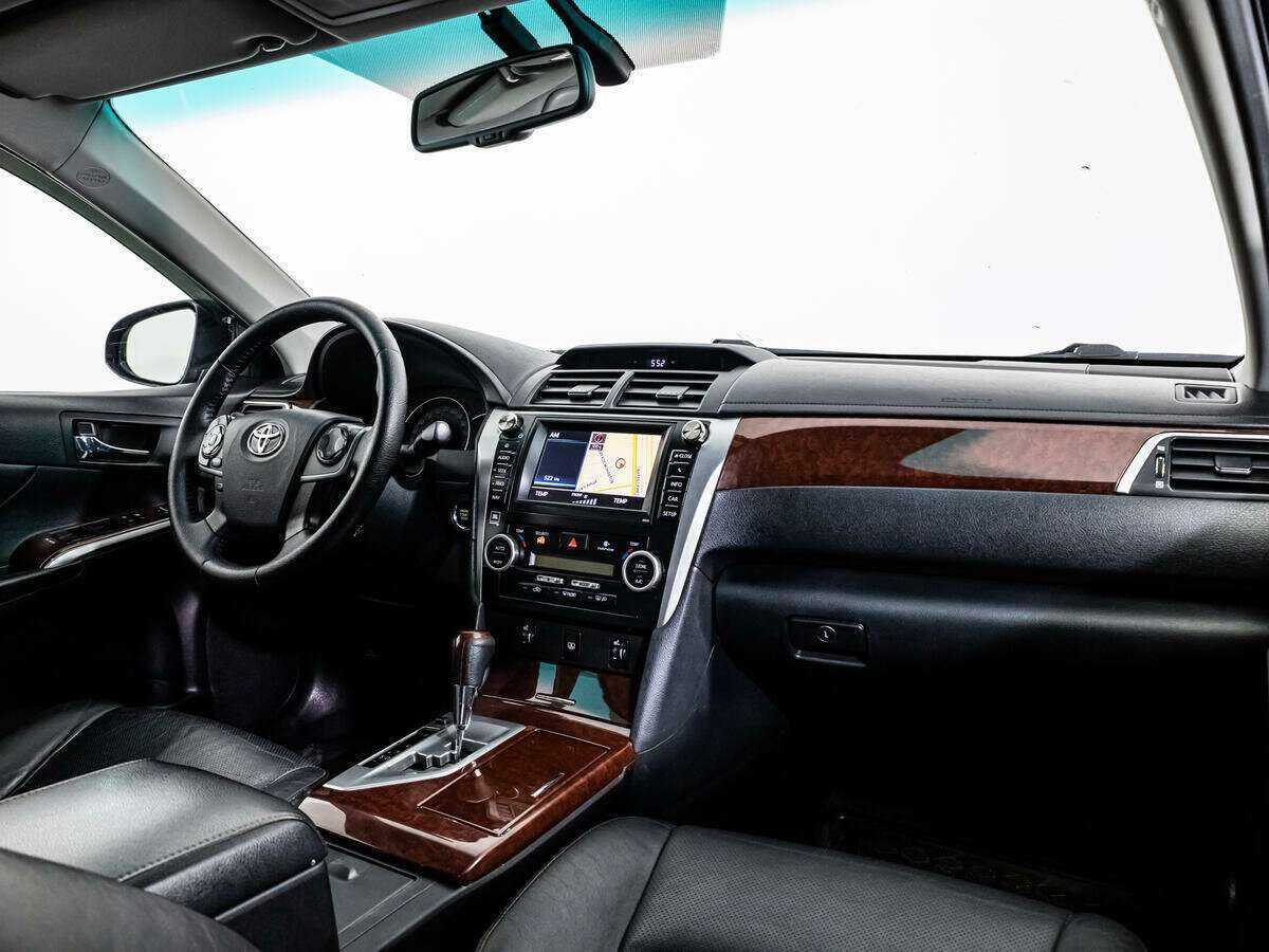 Б/У Тойота Камри 2013 года. Фото: #8